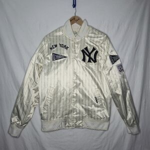 NY Yankees Cooperstown Cream Satin Bomber Style Jacket Size Large